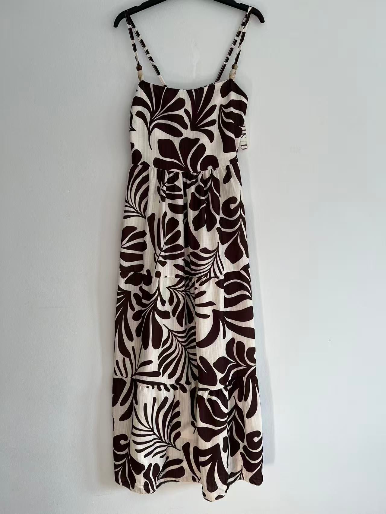 Vestido Largo de Tirantes con Estampado Botánico y Detalle de Cuentas