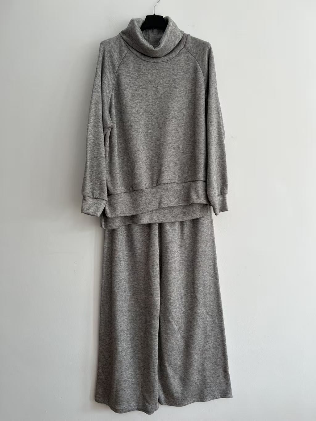 Conjunto de punto mujer cuello alto elegante gris