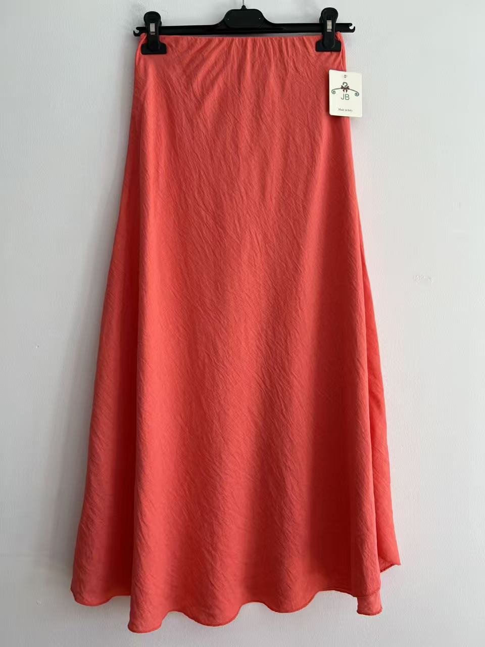 Falda Larga Satinada con Textura Crepé y Cintura Elástica