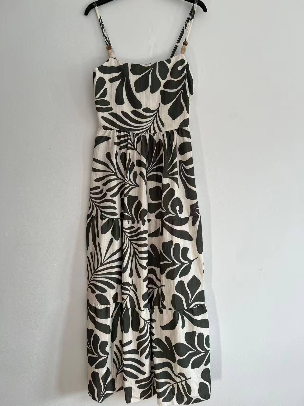 Vestido Largo de Tirantes con Estampado Botánico y Detalle de Cuentas