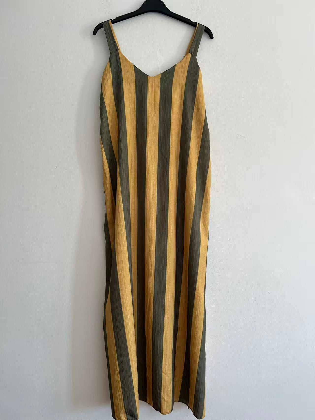 Vestido Largo de Tirantes con Rayas Verticales