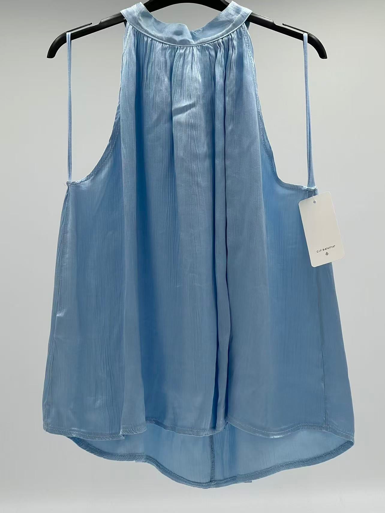 Blusa Satinada de Cuello Halter con Lazo Posterior