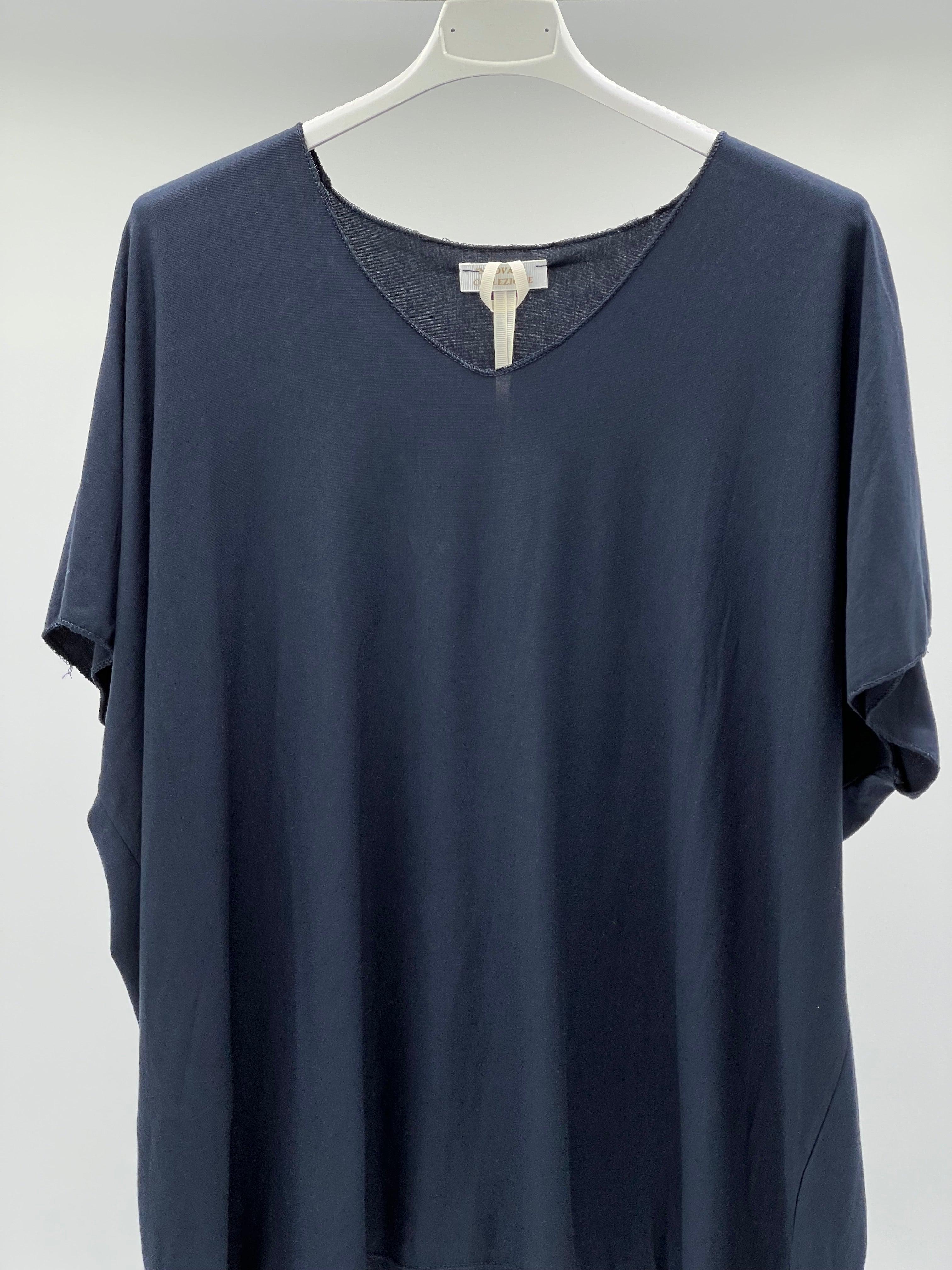 Camiseta pico azul marino