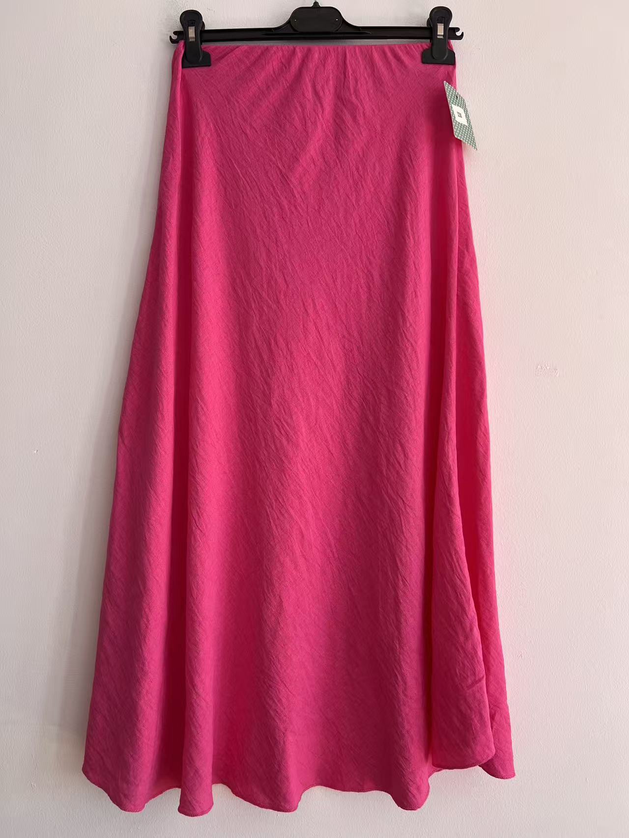 Falda Larga Satinada con Textura Crepé y Cintura Elástica