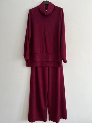 Conjunto de punto mujer cuello alto elegante burdeos