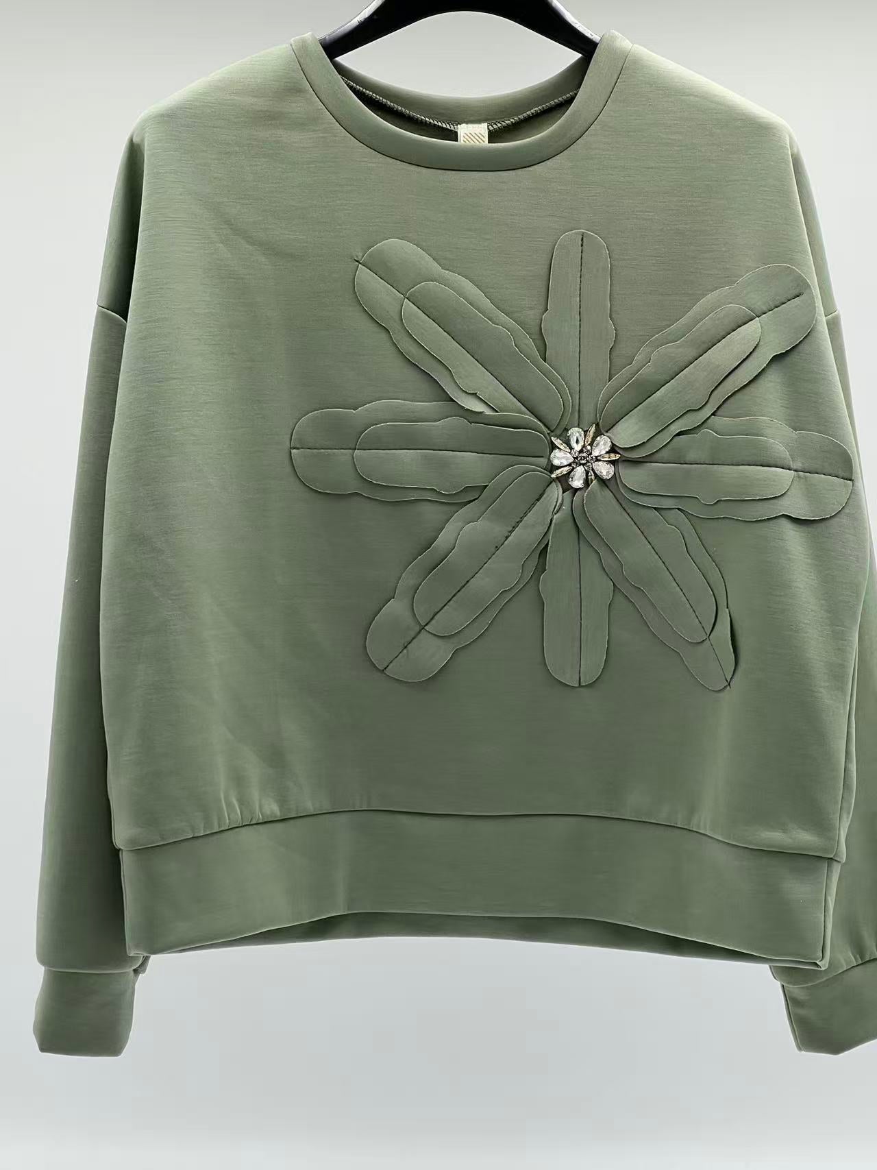 Sudadera "Soft Mint" con Flor en Relieve y Detalle de Cristales