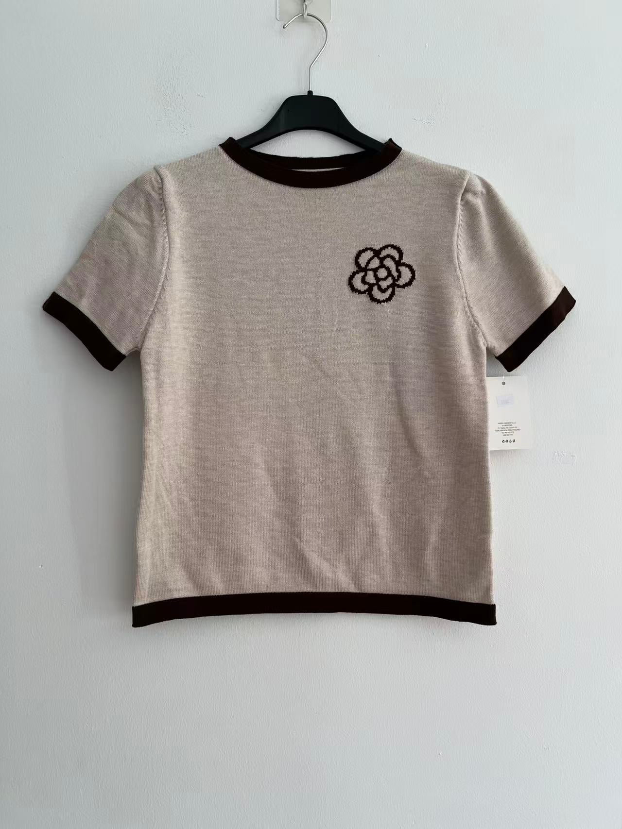 Camiseta bordado floral beige