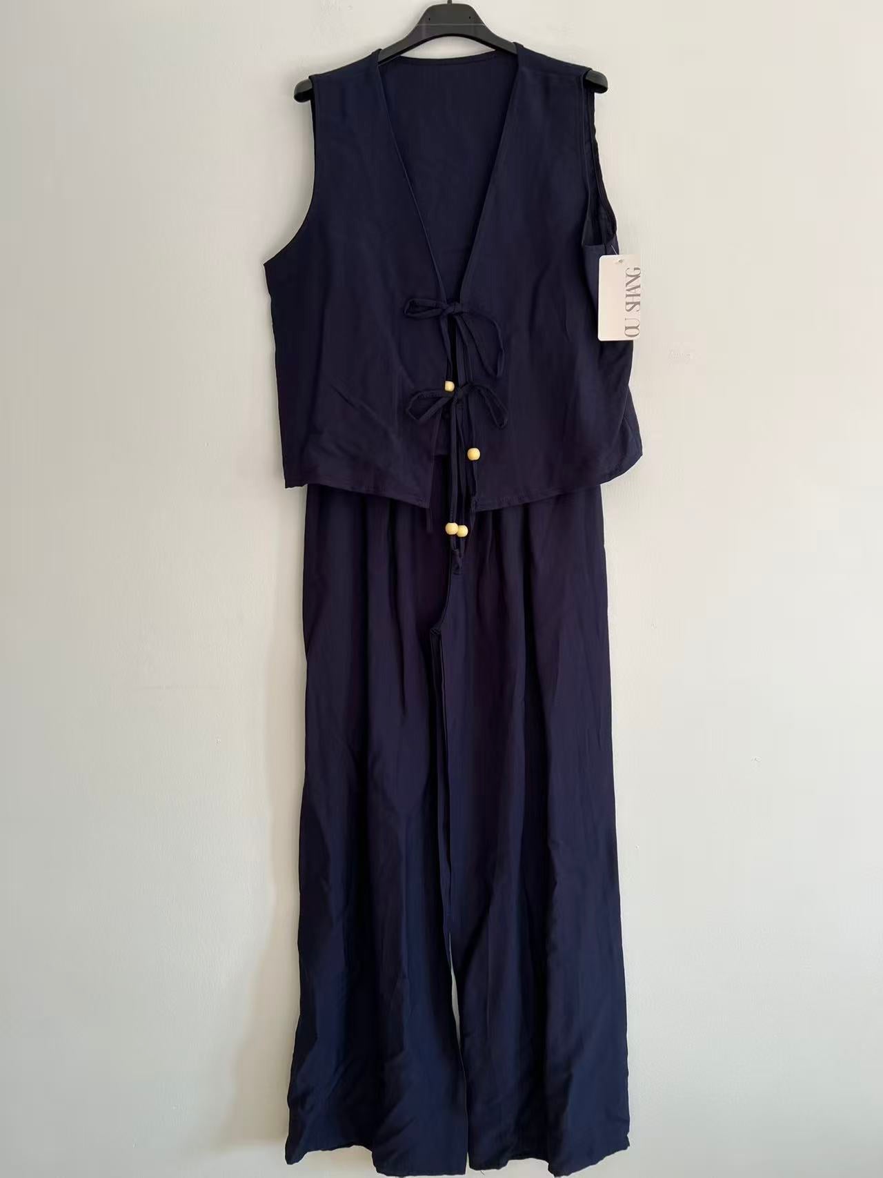 Conjunto de Dos Piezas en 100% Viscosa Chaleco con Lazadas y Pantalón Fluido