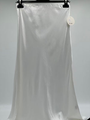 Falda raso larga blanca