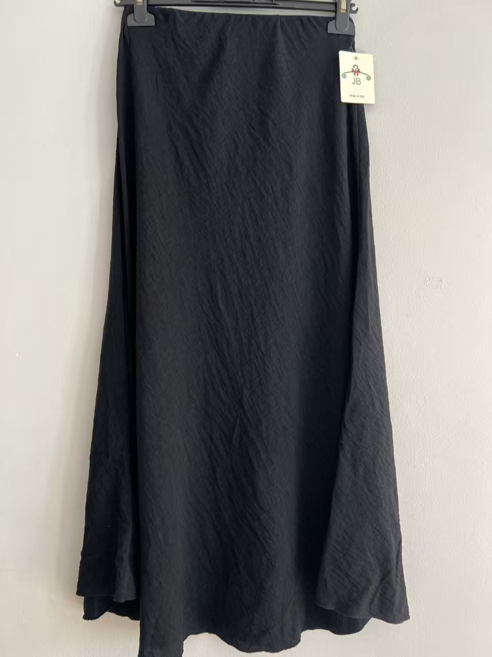 Falda Larga Satinada con Textura Crepé y Cintura Elástica