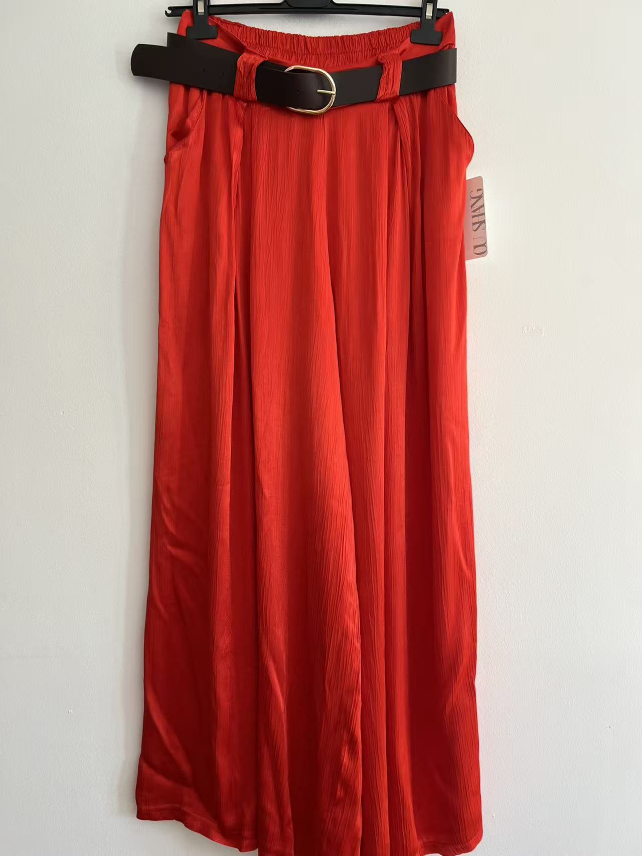 Pantalón Palazzo de Raso Satinado con Cinturón Elegancia y Confort con Caída Fluida