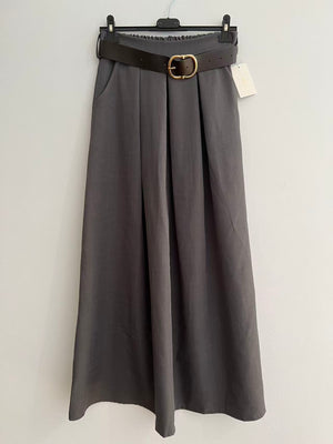 Falda larga lisa correa gris