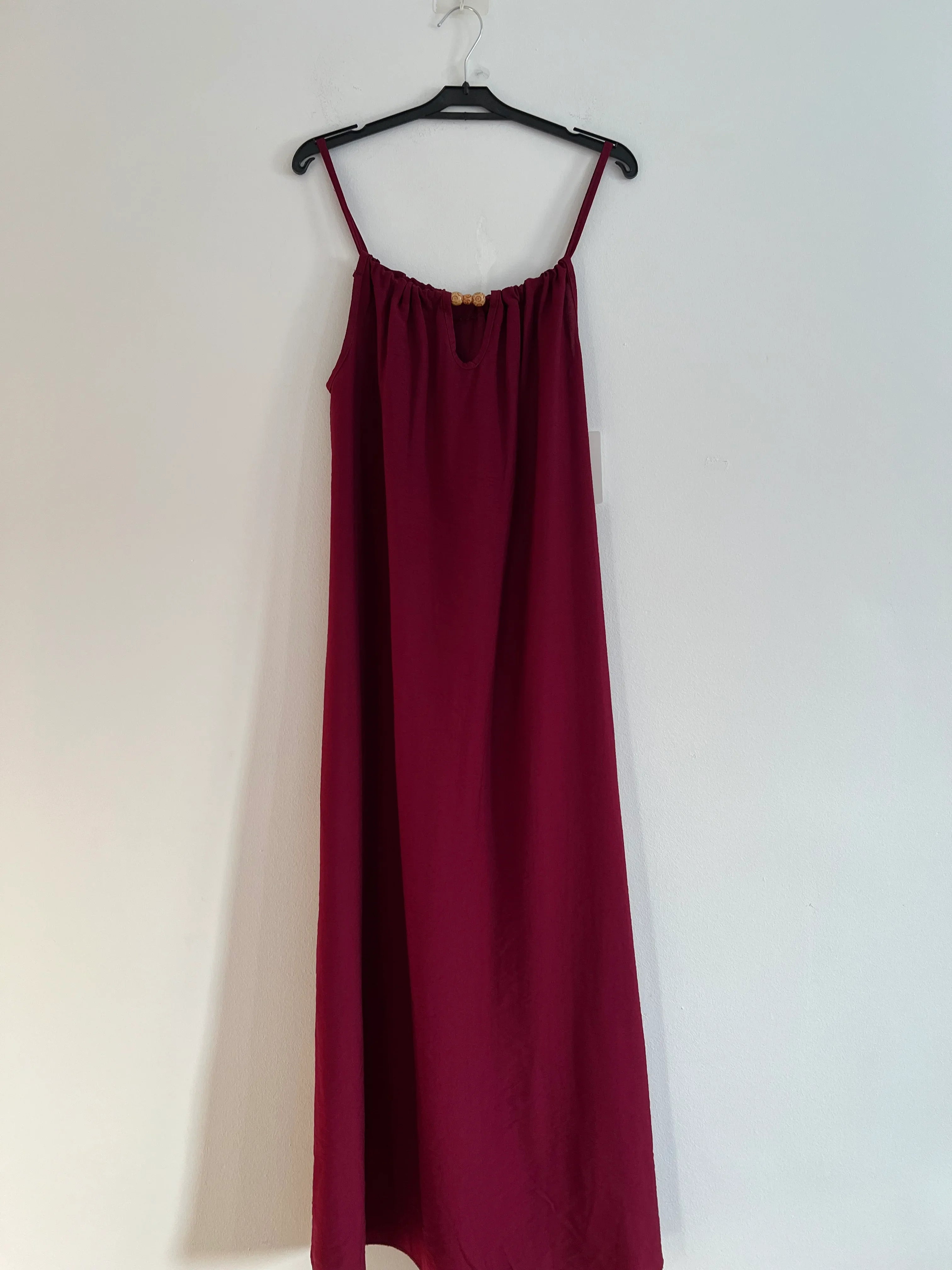 Vestido tirantes burdeo
