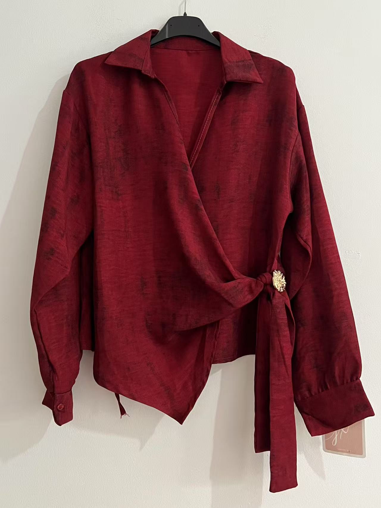 Camisa cruzada burdeos