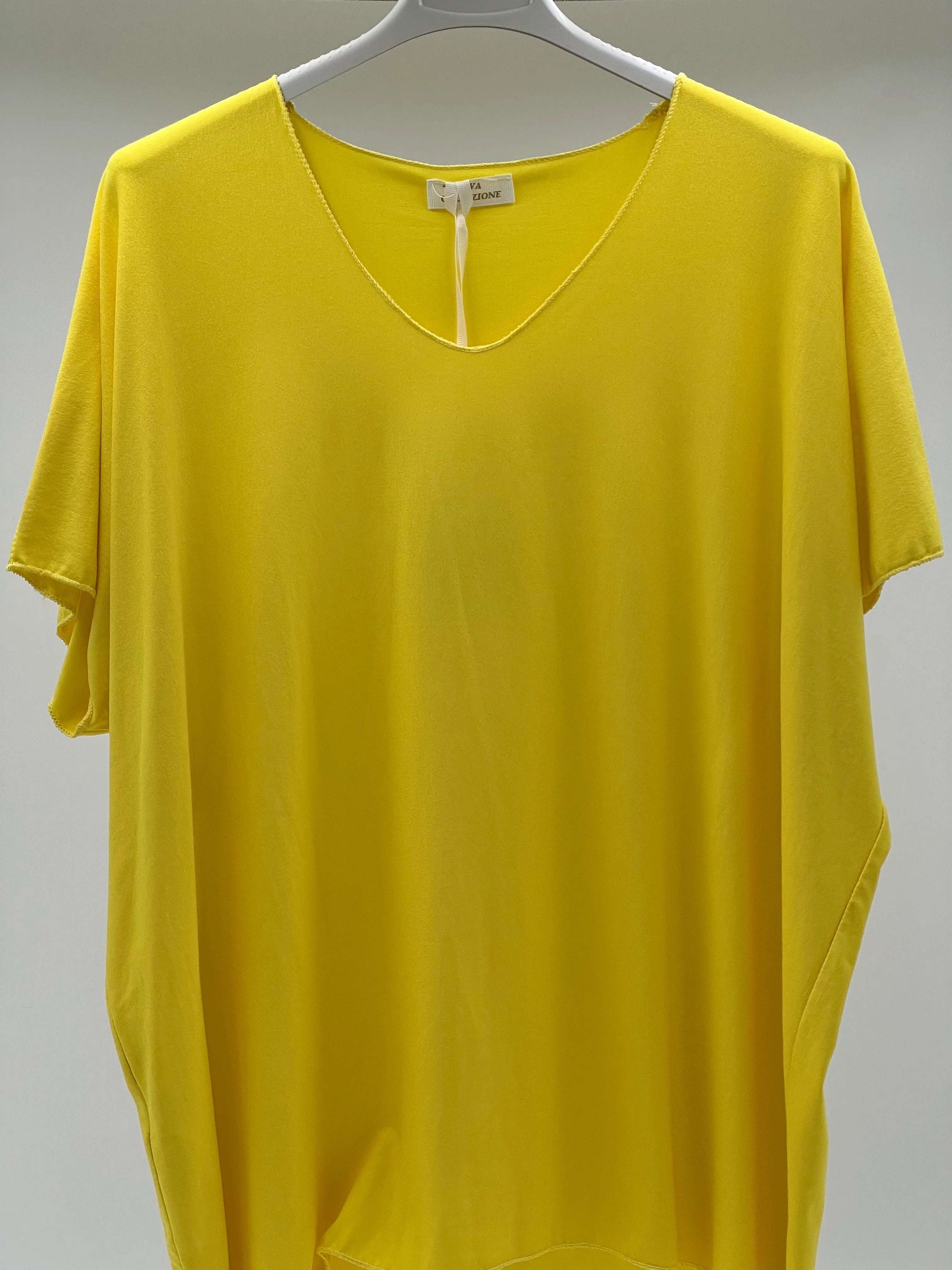 Camiseta pico amarillo