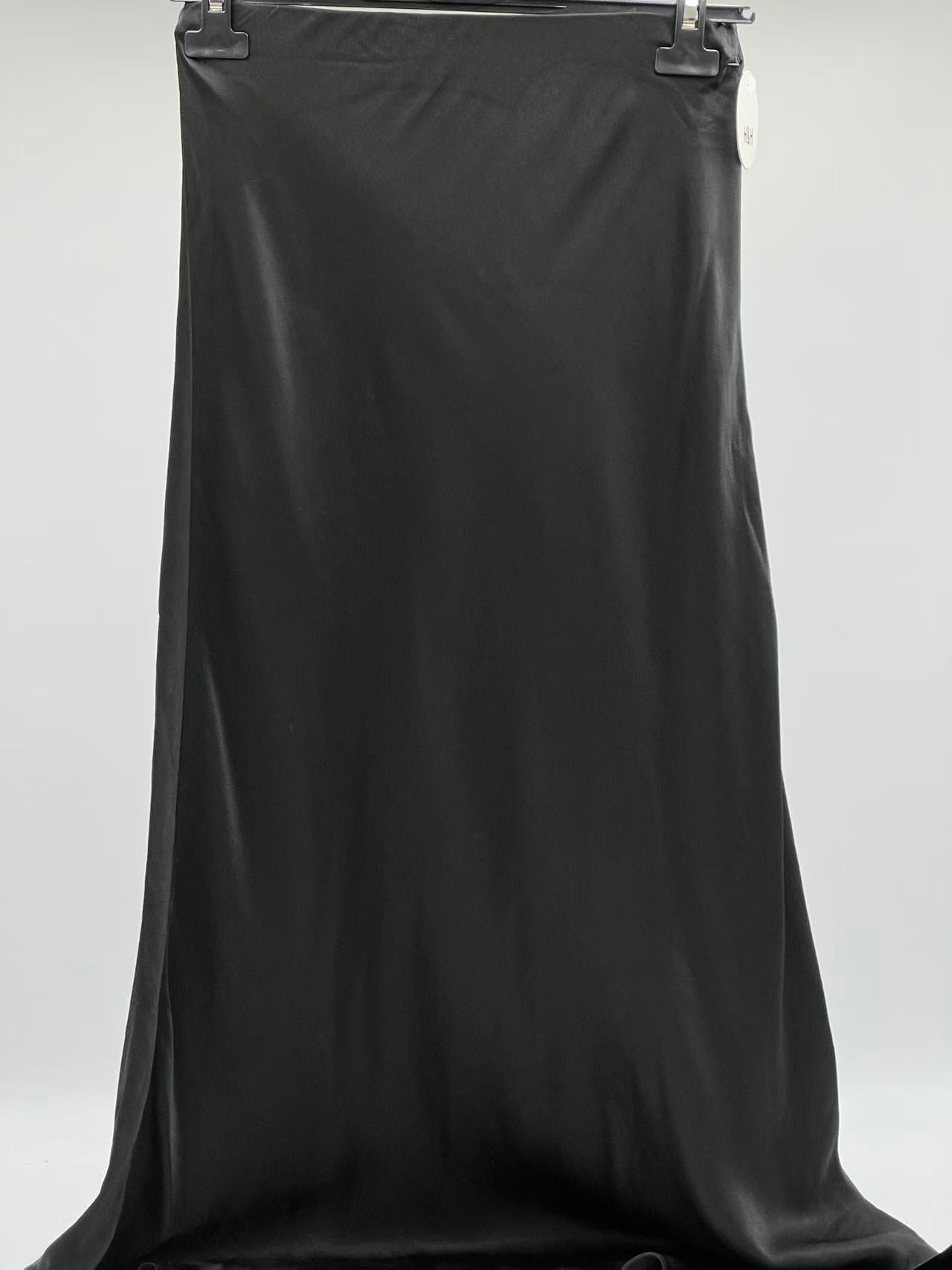 Falda raso larga negra