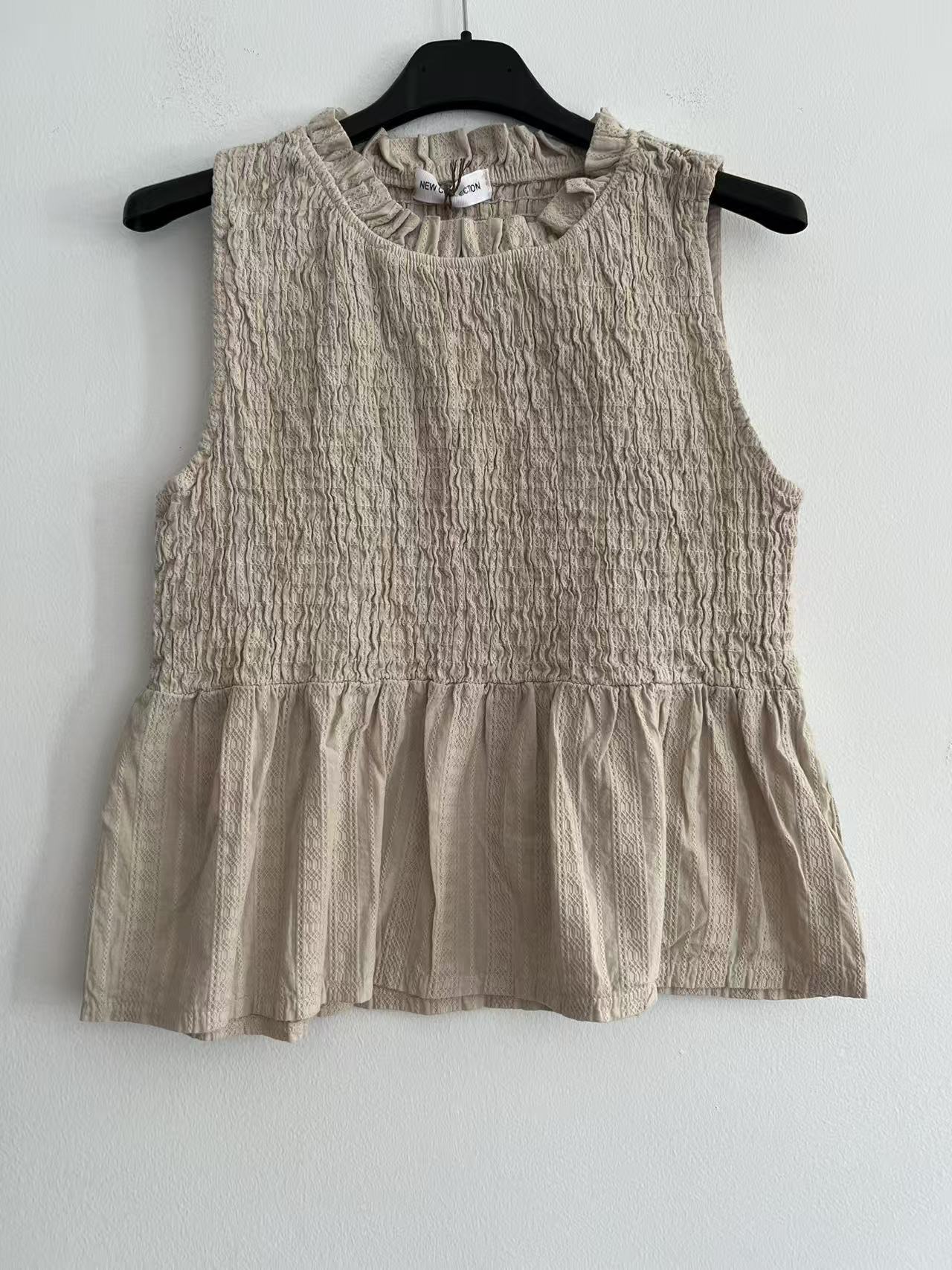 Top Sin Mangas con Cuerpo Elástico y Volante