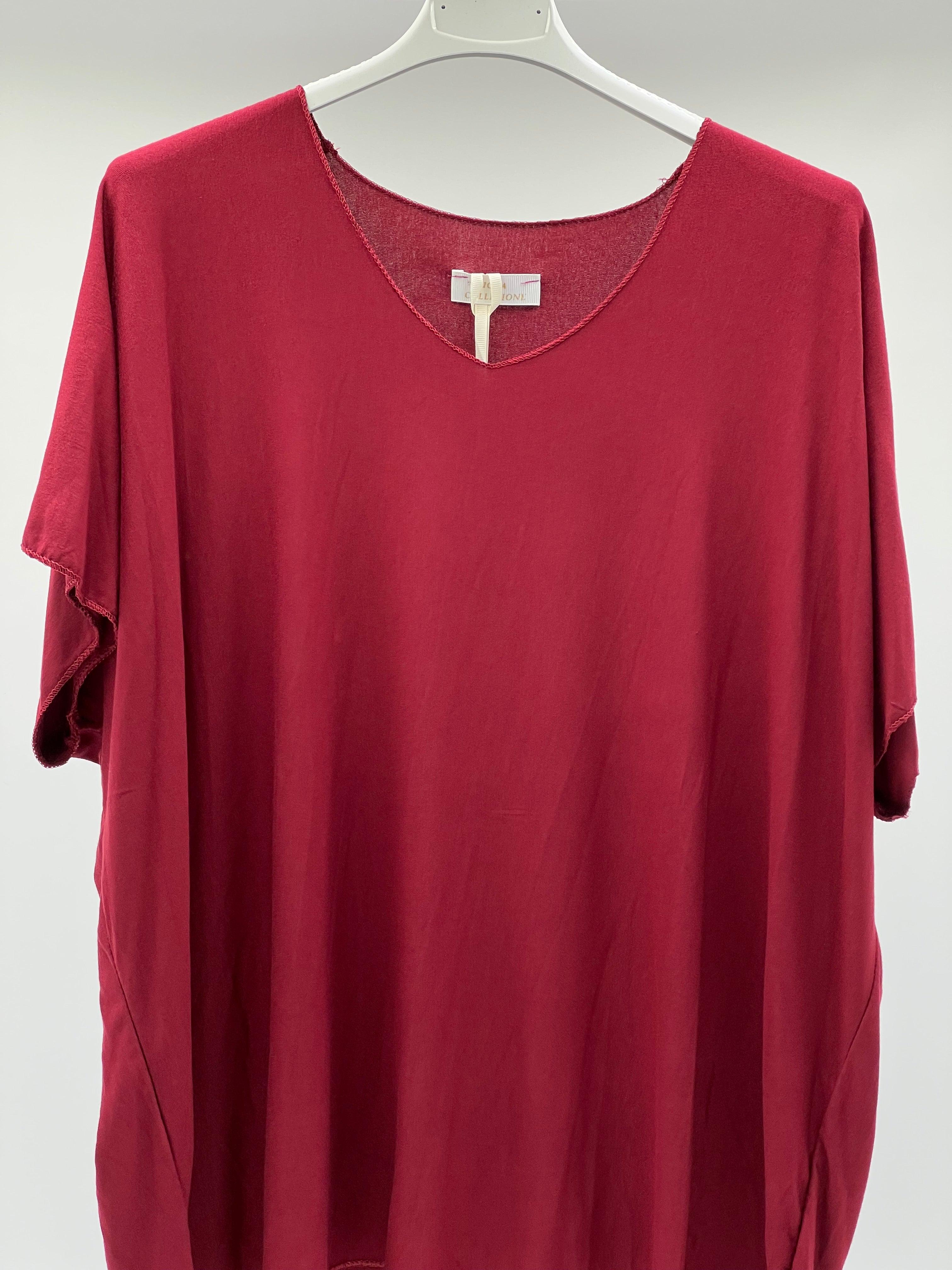 Camiseta pico rojo oscuro