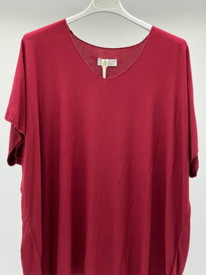 Camiseta pico rojo oscuro