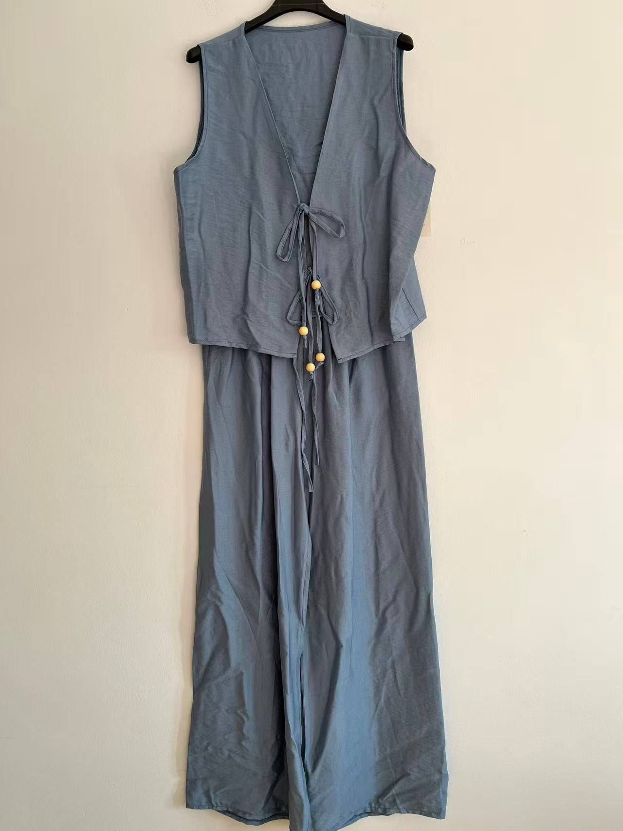 Conjunto de Dos Piezas en 100% Viscosa Chaleco con Lazadas y Pantalón Fluido