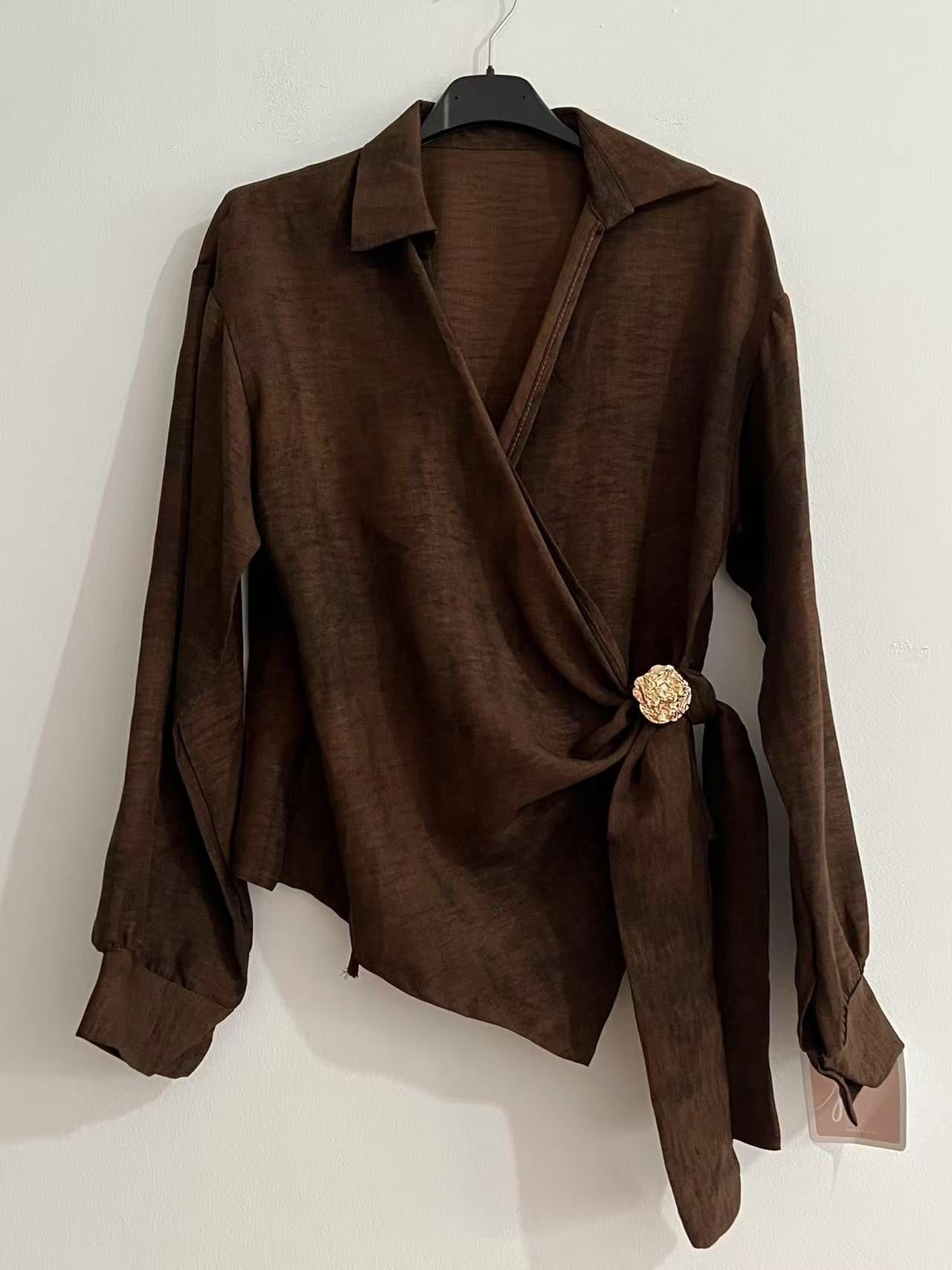 Camisa cruzada marrón chocolates