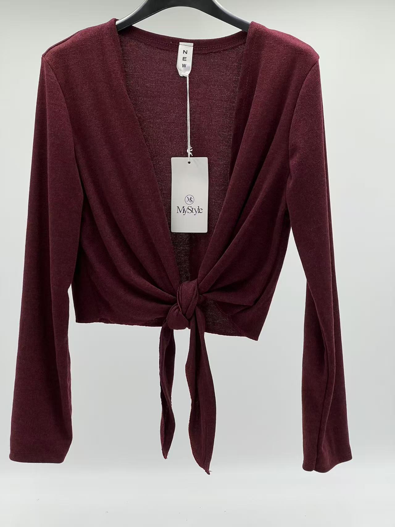 Rebeca corta burdeos