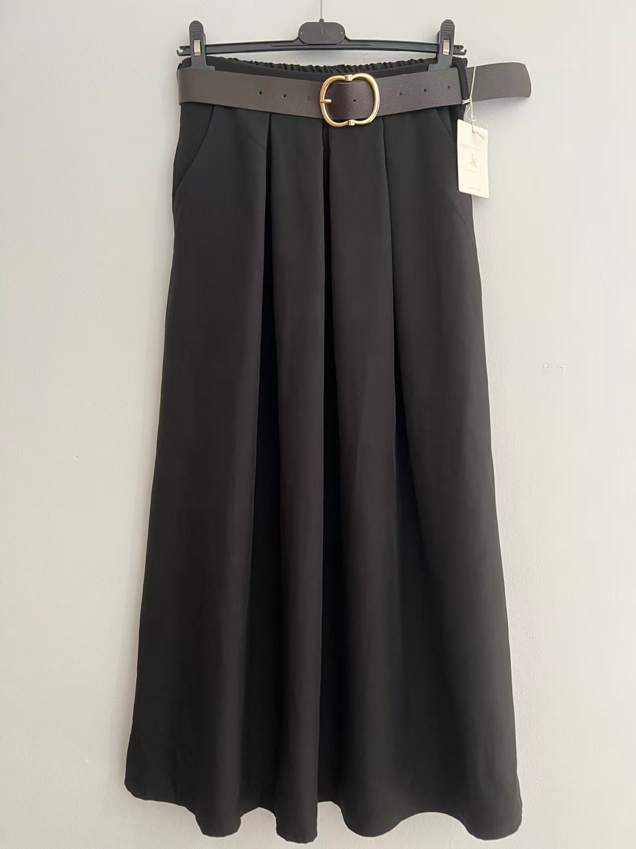 Falda larga lisa correa negra