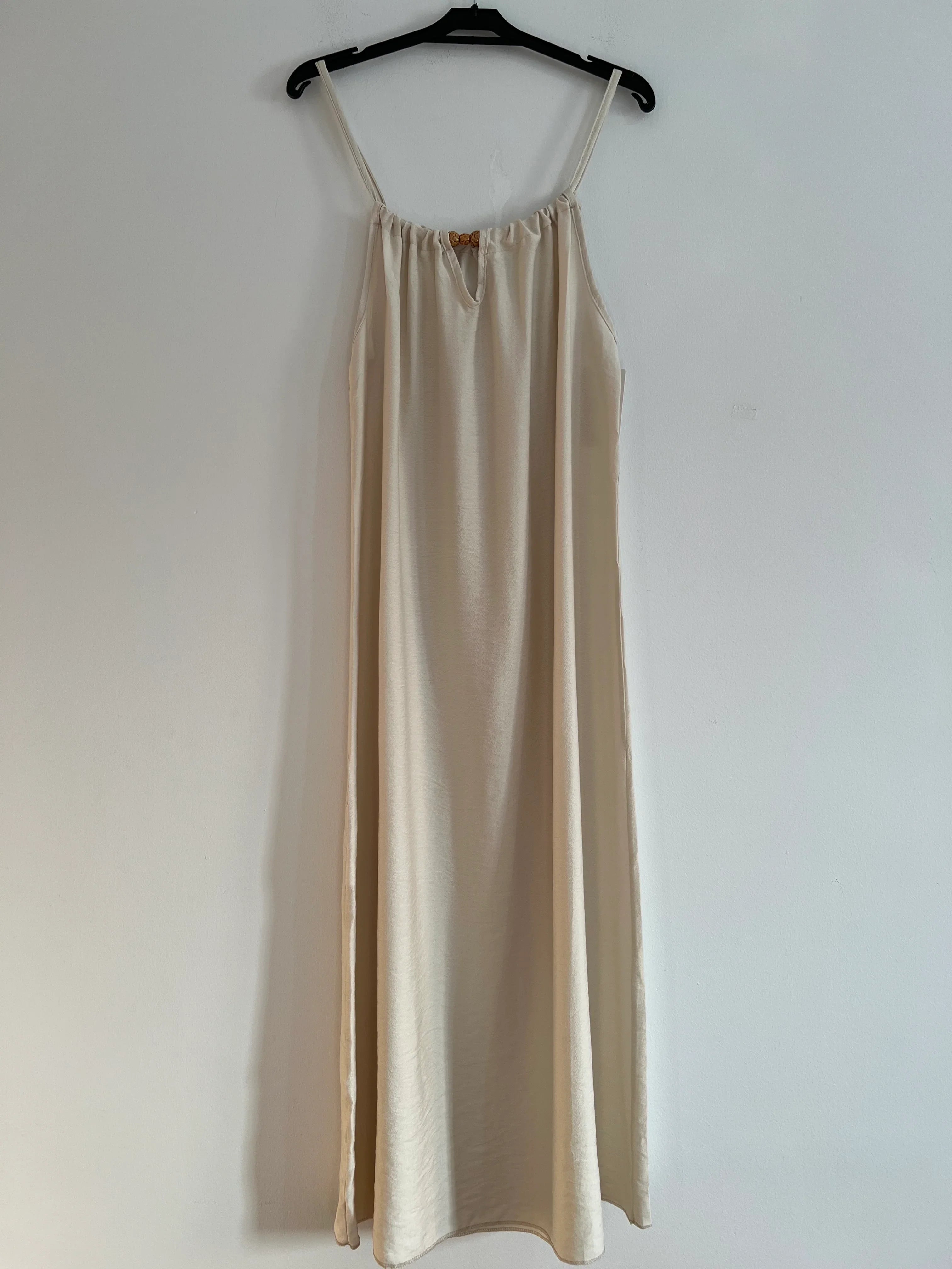 Vestido tirantes beige