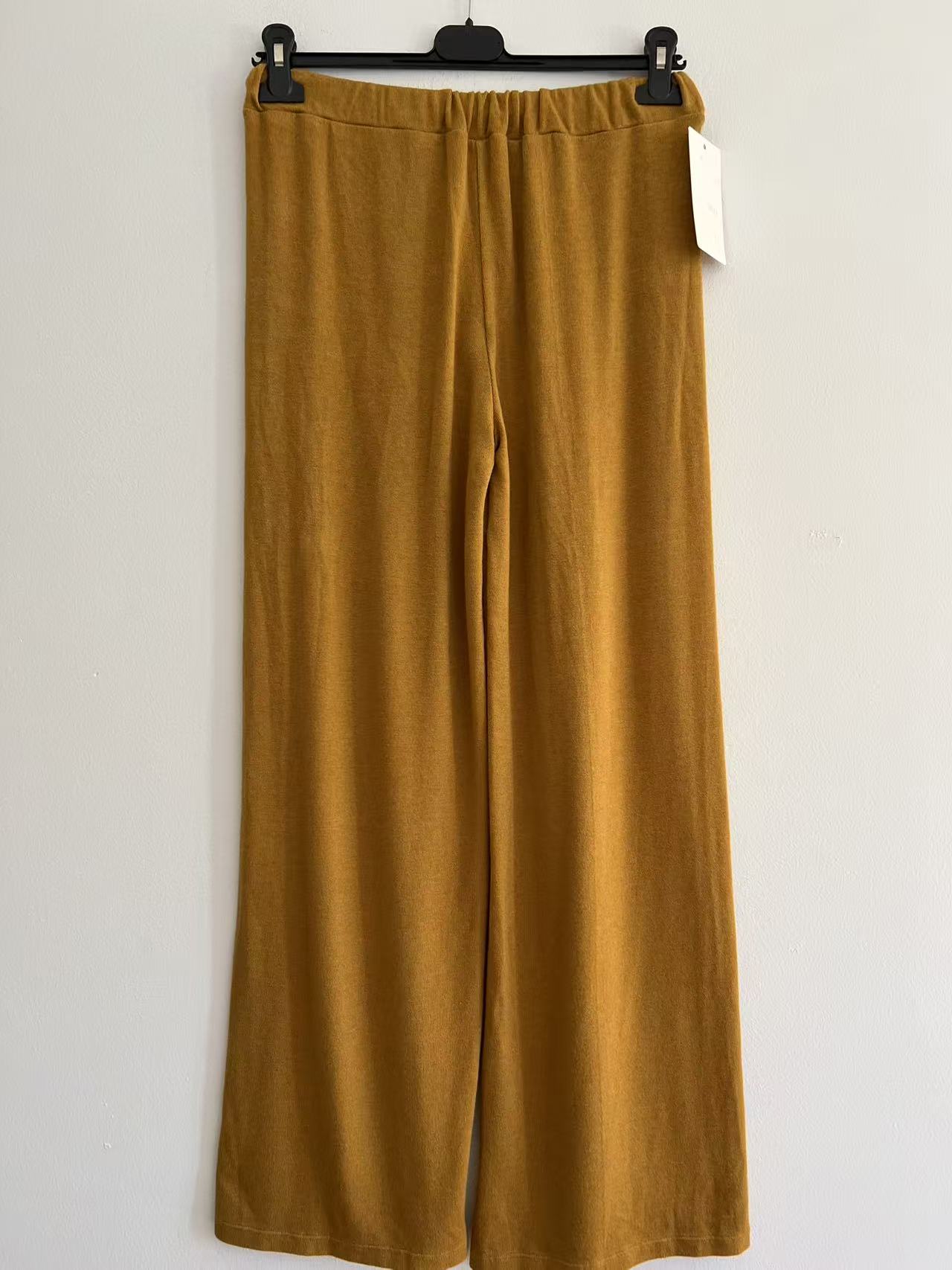 Pantalón punto básico mostaza