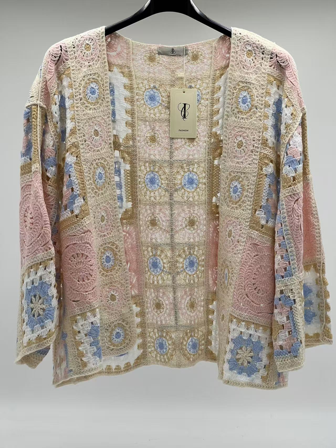 Chaqueta de Ganchillo Artesanal Cárdigan Boho-Chic con Motivos Florales y Geométricos
