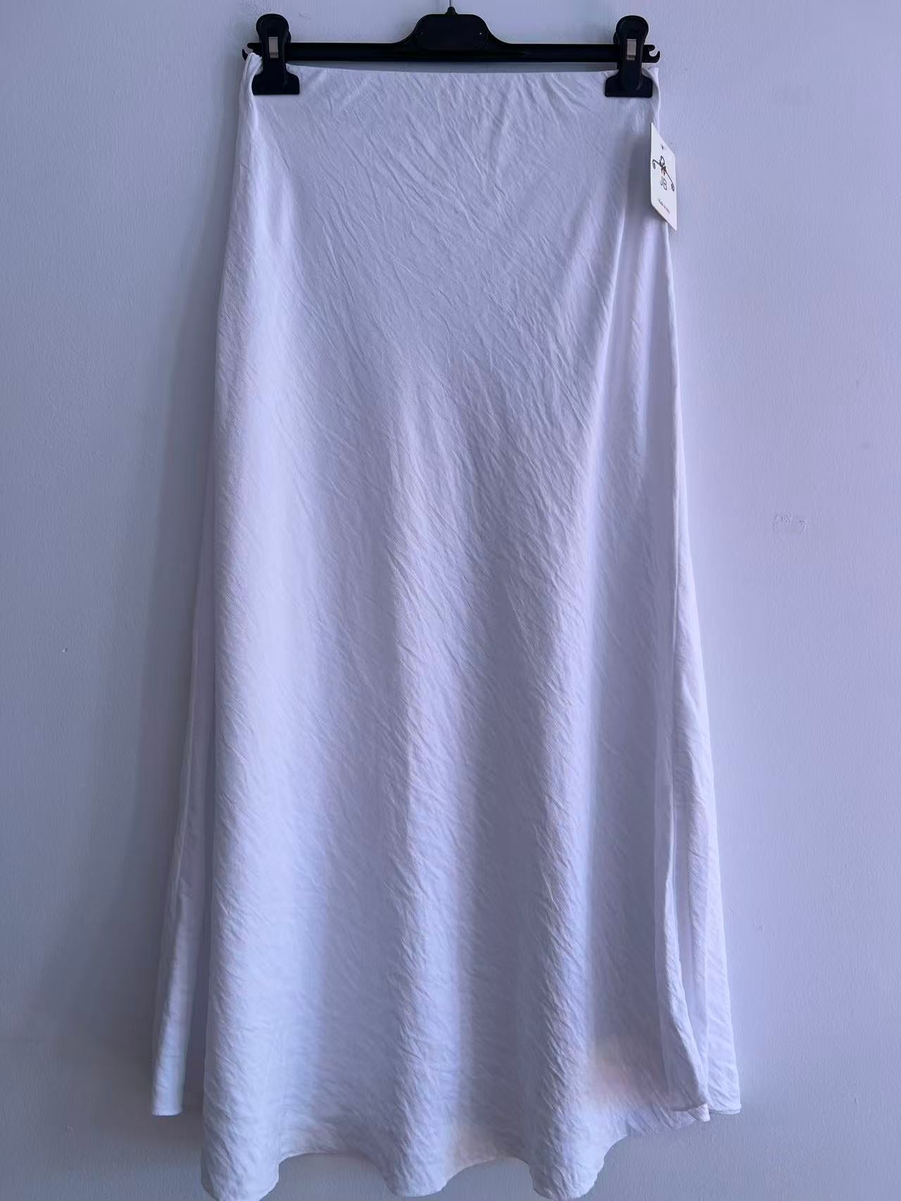 Falda Larga Satinada con Textura Crepé y Cintura Elástica