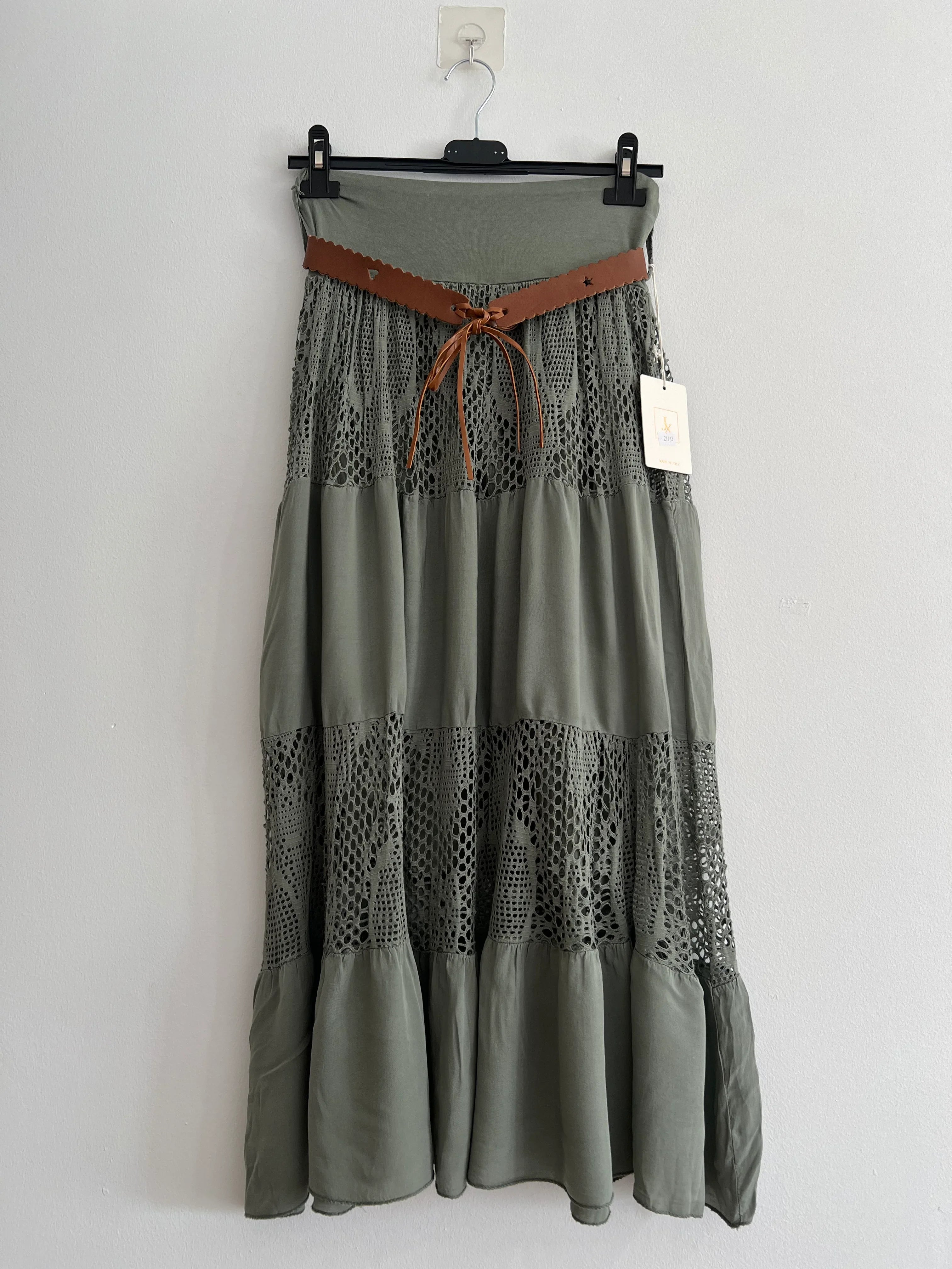 Falda larga doble capa