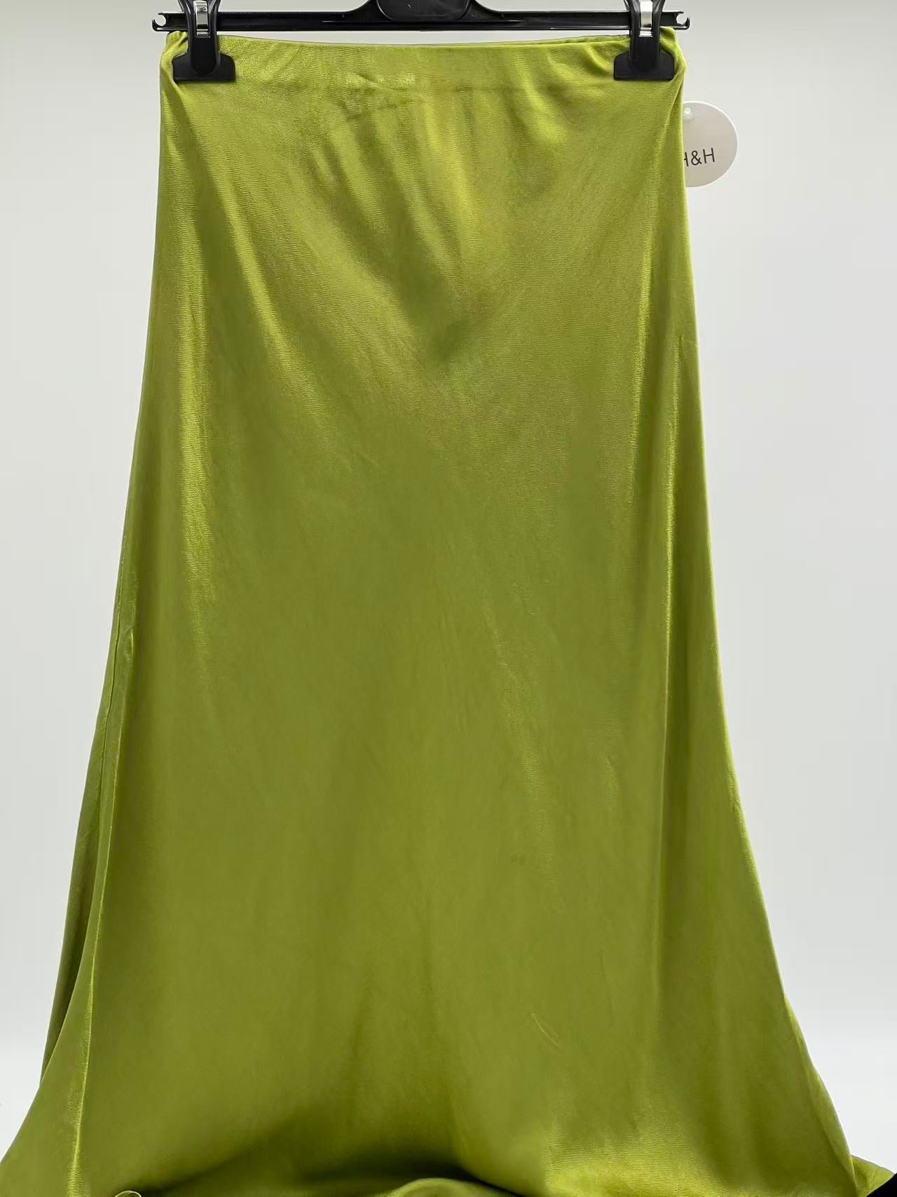 Falda raso larga verde pistacho