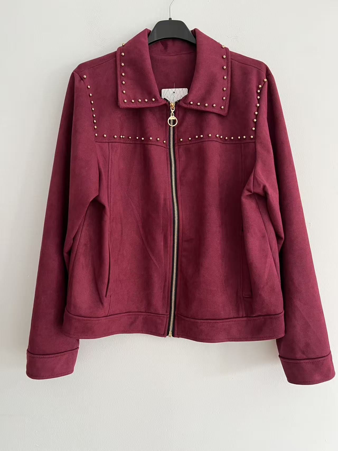 Chaqueta antelina mujer con detalles dorados burdeos