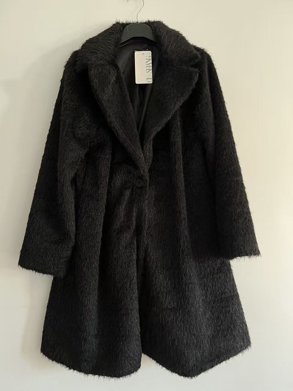 Abrigo de Pelo Sintético con Cuello Solapa y Botones