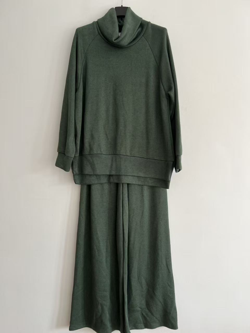 Conjunto de punto mujer cuello alto elegante verde caqui