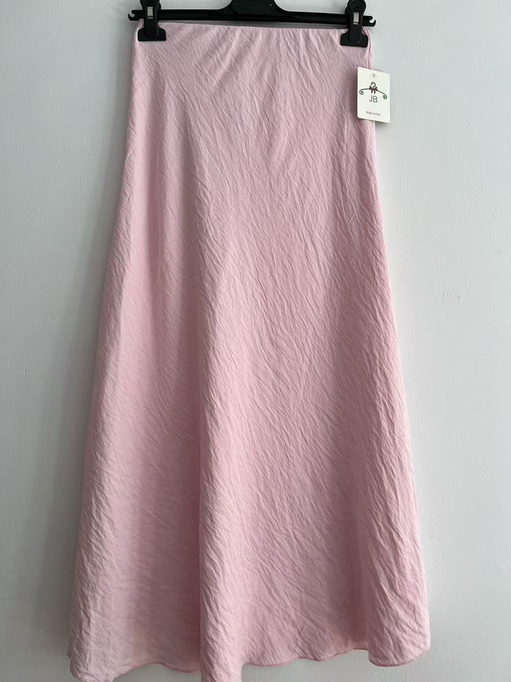 Falda Larga Satinada con Textura Crepé y Cintura Elástica