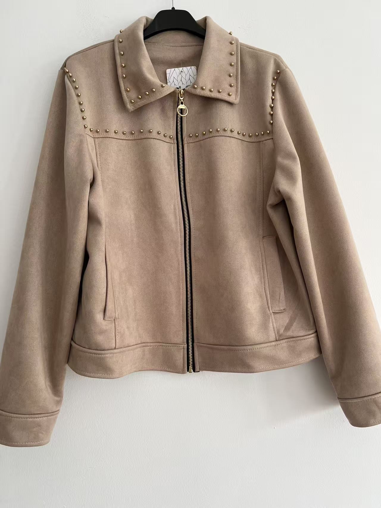Chaqueta antelina mujer con detalles dorados beige