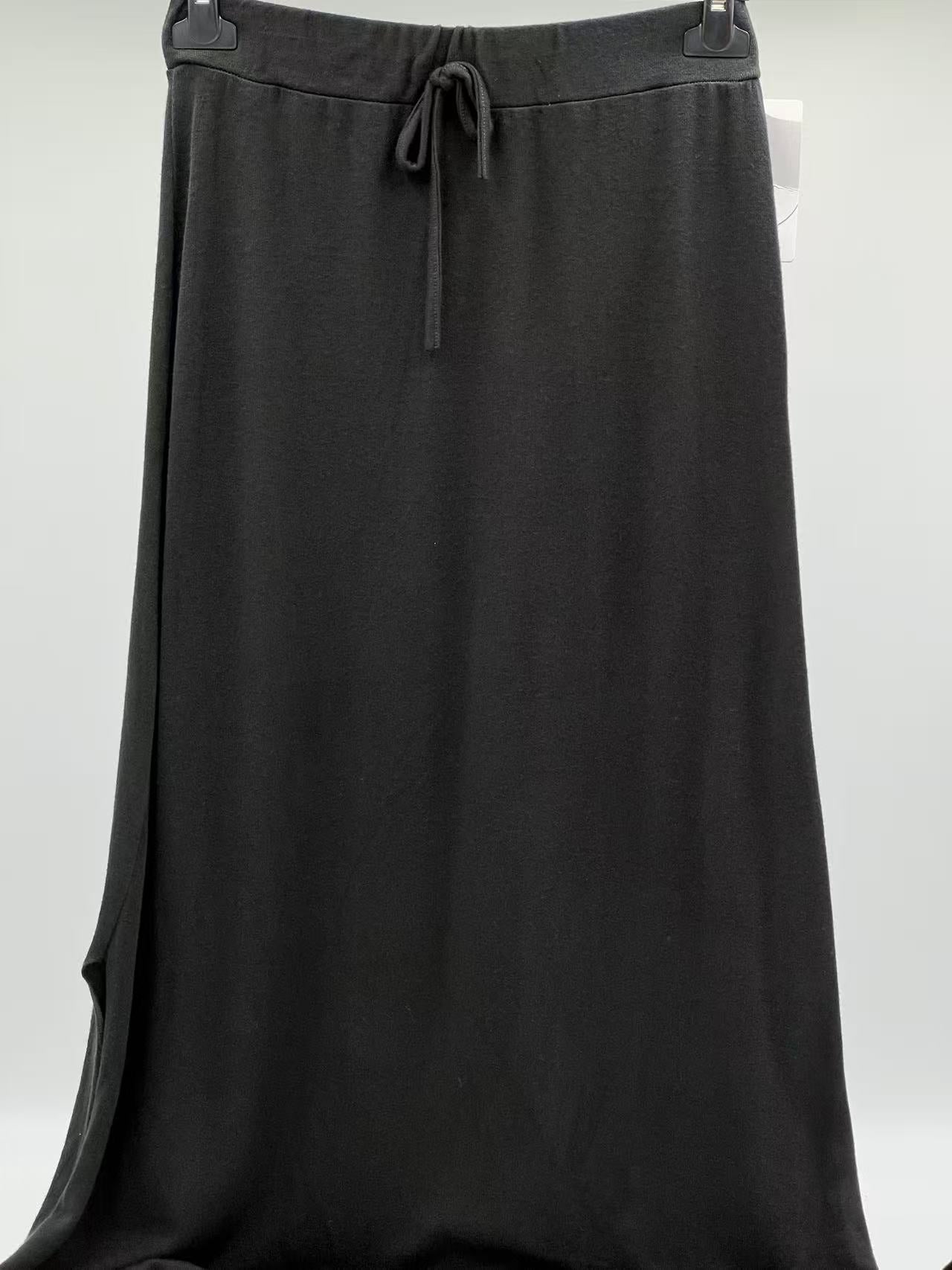 Falda larga punto negra