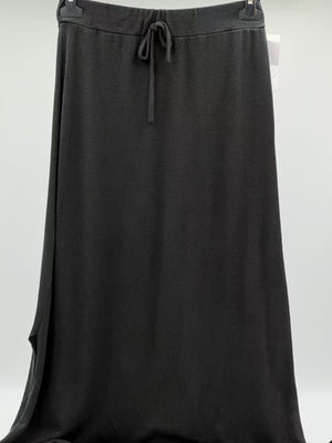 Falda larga punto negra