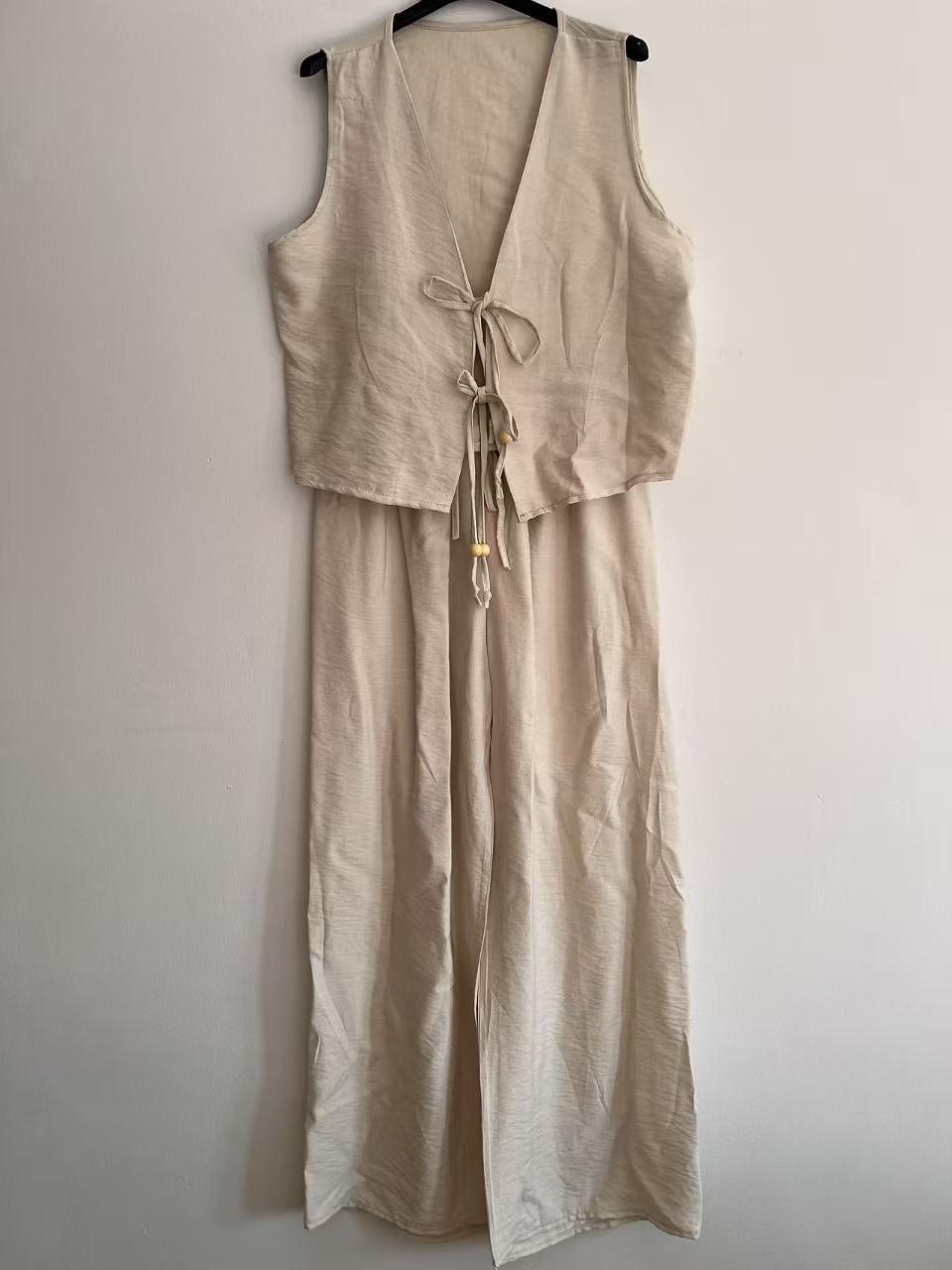 Conjunto de Dos Piezas en 100% Viscosa Chaleco con Lazadas y Pantalón Fluido