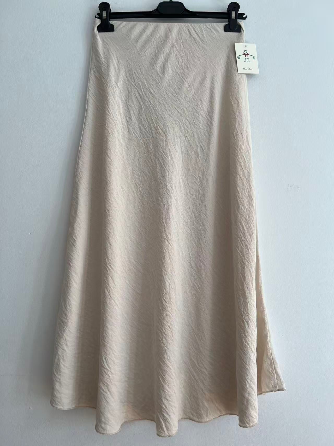 Falda Larga Satinada con Textura Crepé y Cintura Elástica