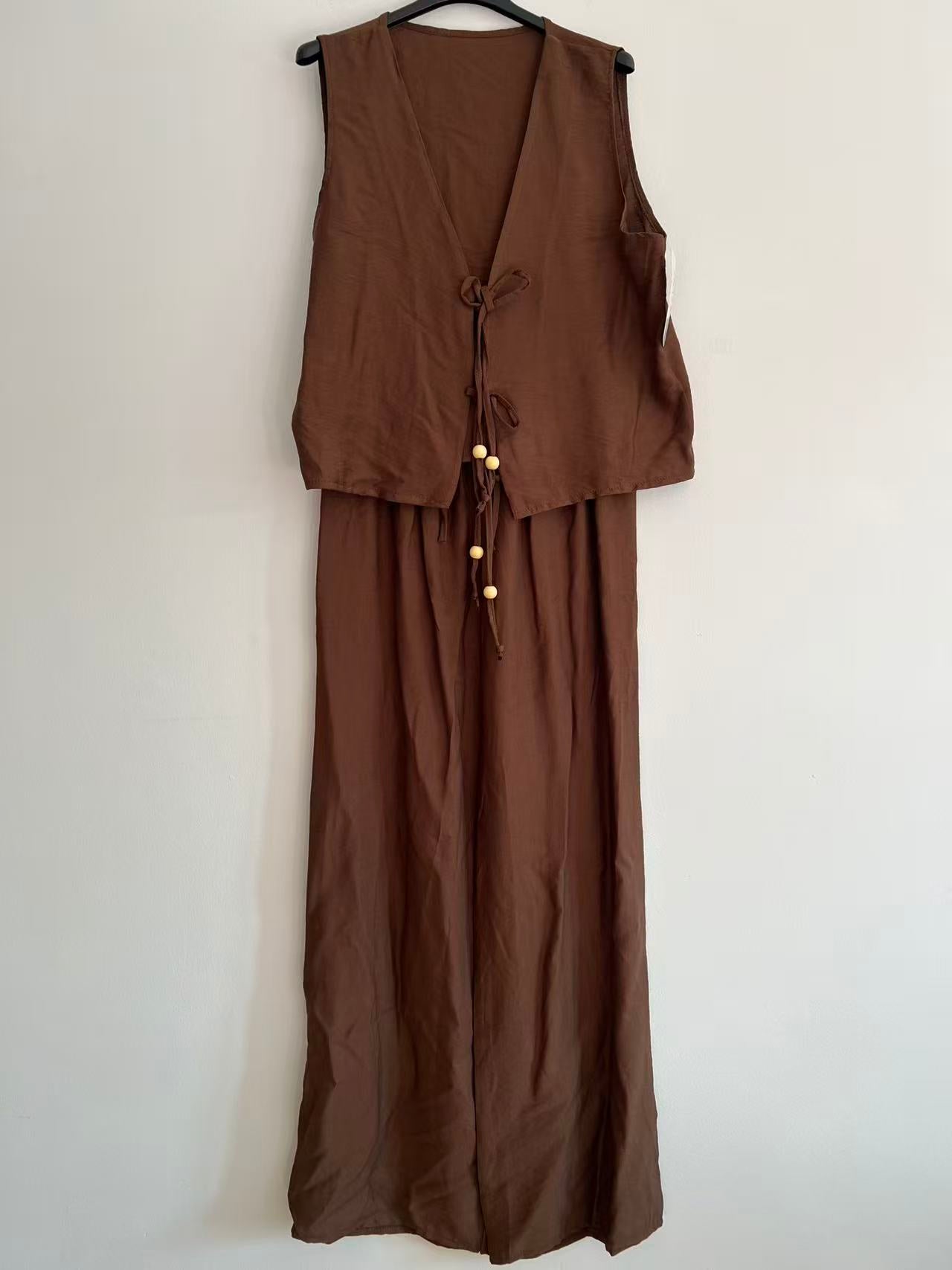 Conjunto de Dos Piezas en 100% Viscosa Chaleco con Lazadas y Pantalón Fluido