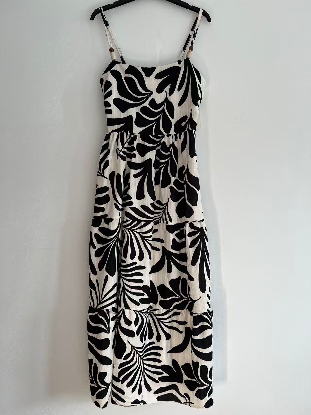 Vestido Largo de Tirantes con Estampado Botánico y Detalle de Cuentas