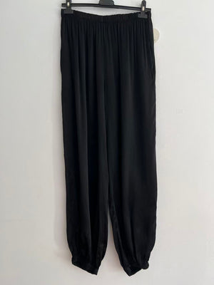 Pantalón largo raso puños negro