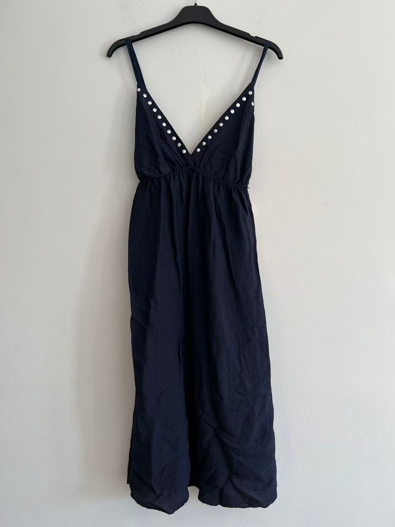 Vestido midi de Tirantes con Tachuelas en Escote V