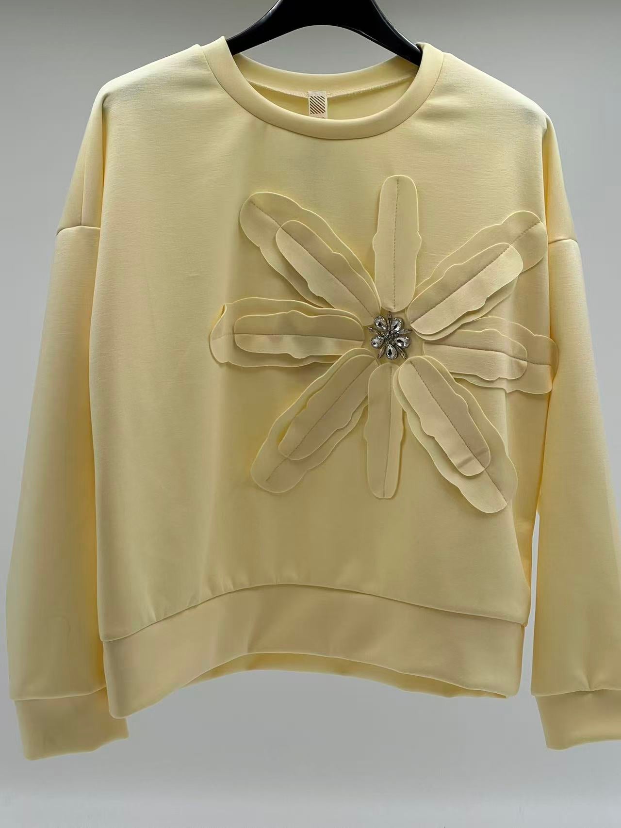 Sudadera "Soft Mint" con Flor en Relieve y Detalle de Cristales