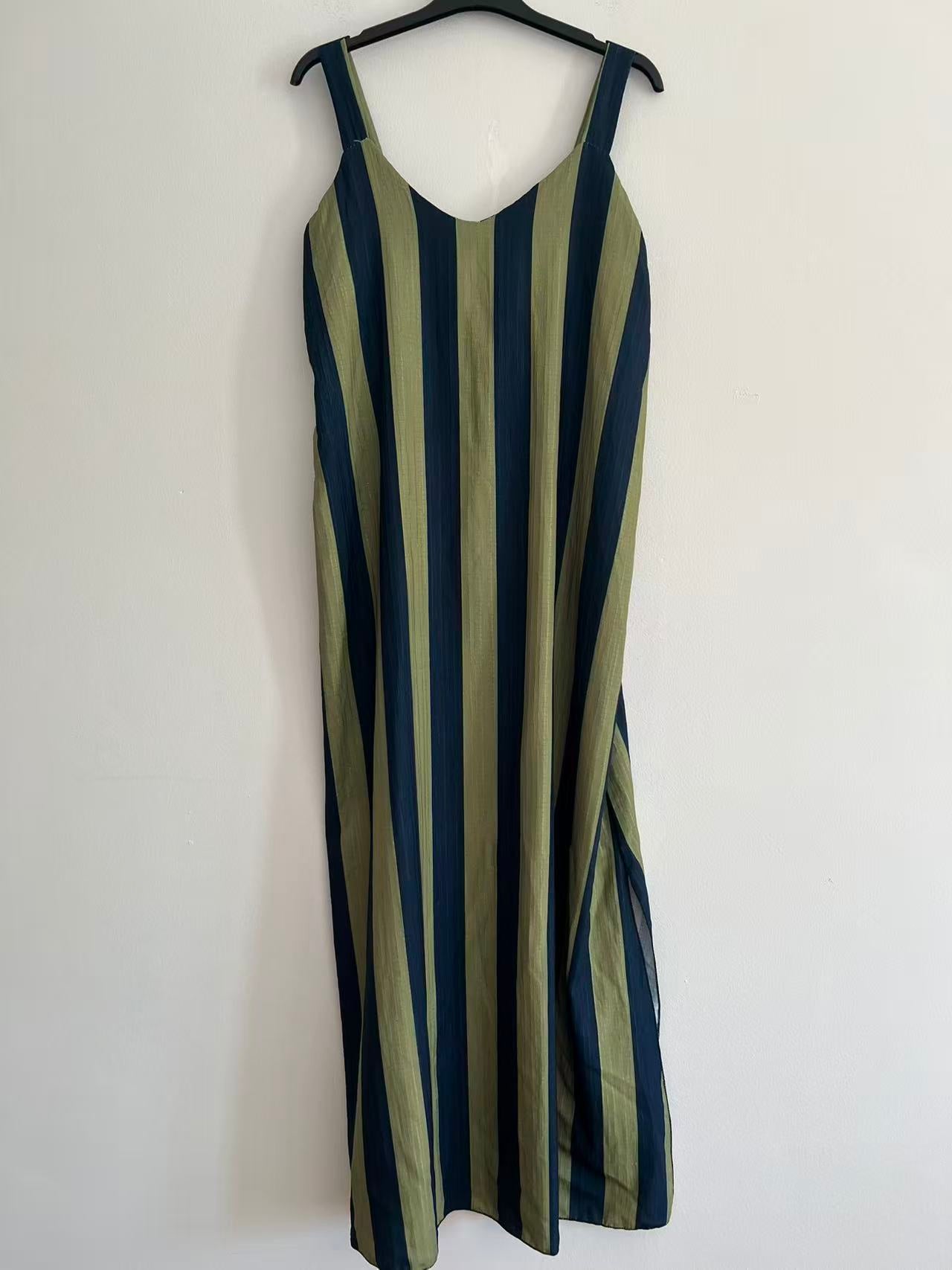 Vestido Largo de Tirantes con Rayas Verticales