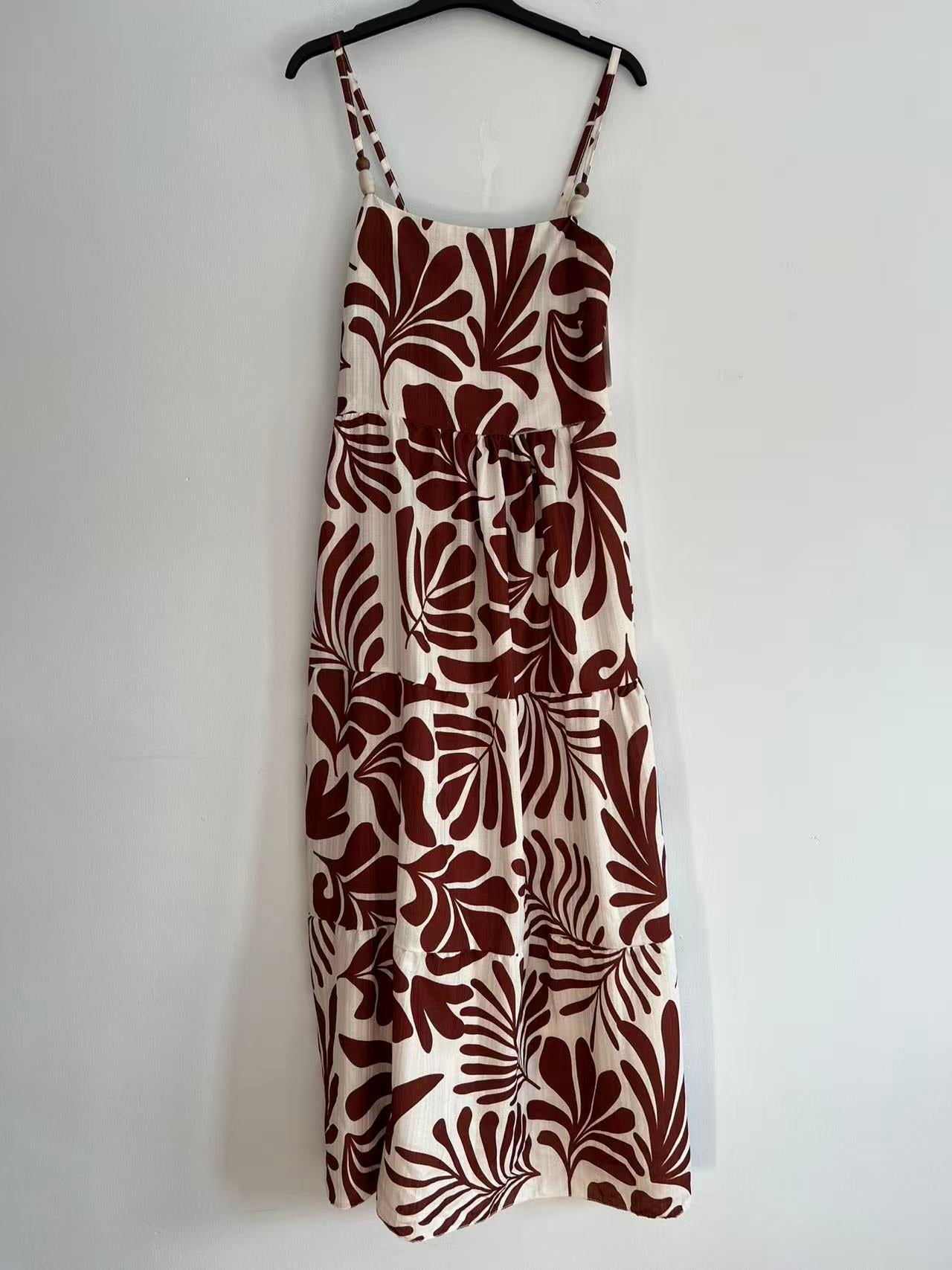 Vestido Largo de Tirantes con Estampado Botánico y Detalle de Cuentas