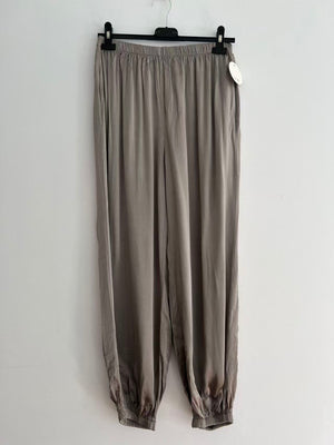 Pantalón largo raso puños taupe